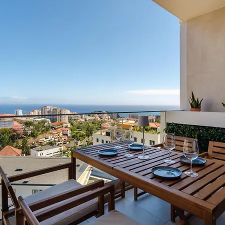 דירה Guestready - Elegant Madeira Retreat פונשל